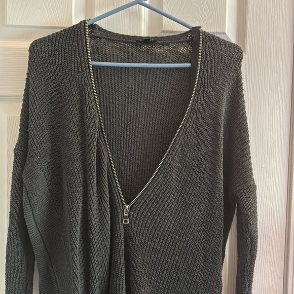 Express Sweater - Picture 2 of 10